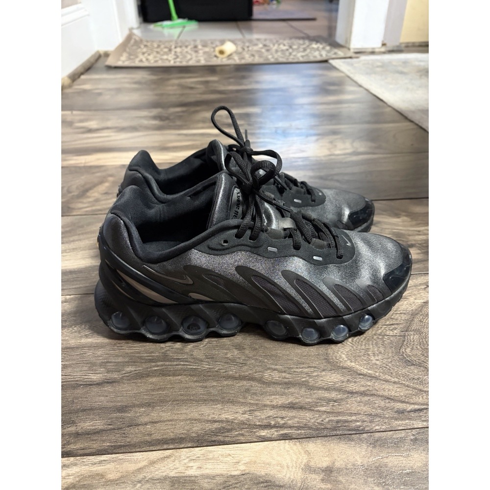 Nike Air Max DN8 Womens Size 8.5 Black Metallic Dark Grey Shoes HF5509-002 - Picture 2 of 8